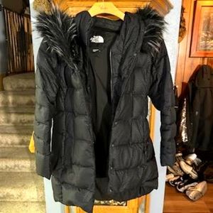 Women's Sz Large Norrh Face Parka 400.00 Retail